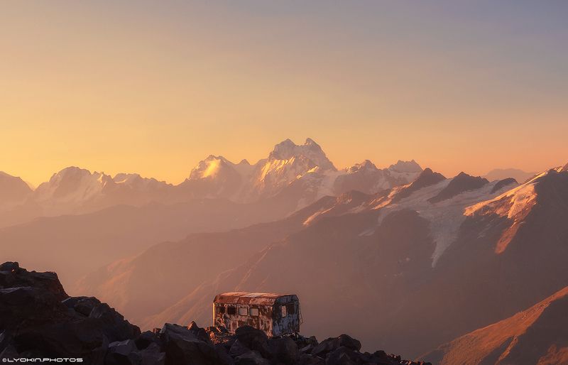 Утро покинутого вагончика фото превью