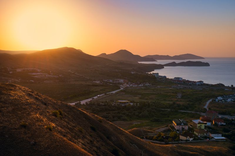 крым, море, коктебель, рассвет, горы И солнце освещает там долины, и море тихо тает вдалекеphoto preview