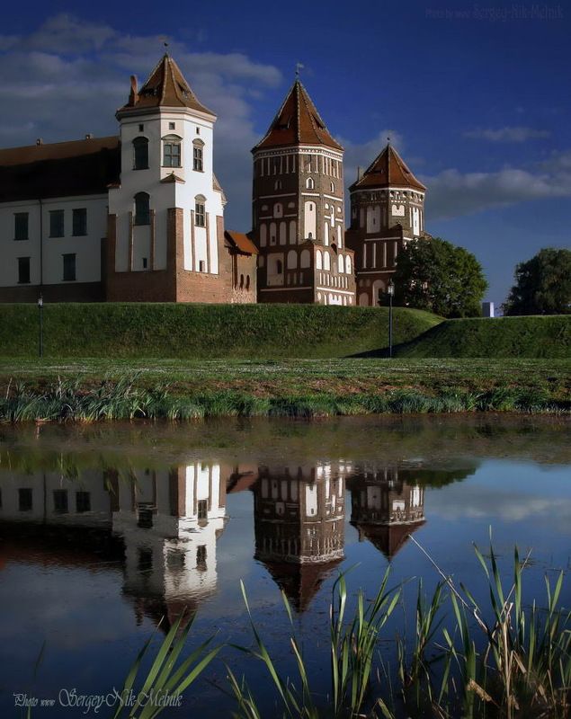 беларусь, мир, замок, дворец, архитектура Архитектурный пейзаж в лучах закатаphoto preview