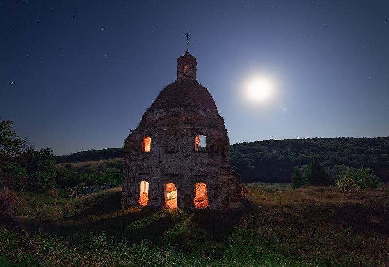 Церковь у старого урочищаphoto preview