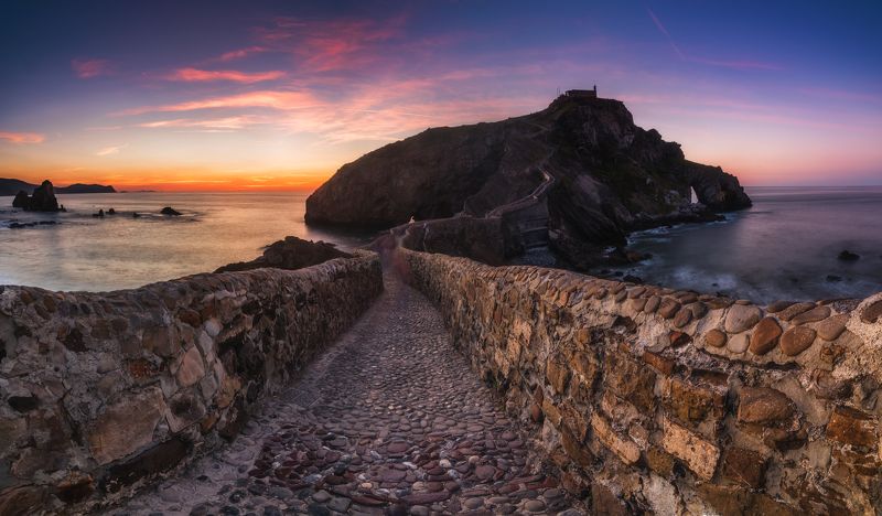 испания, океан, рассвет Сан-Хуан-де-Гастелугачеphoto preview