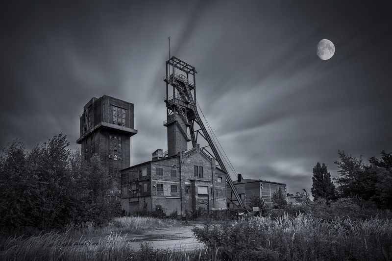 long exposure, city, Poland, mine, historical, place, moon, clouds, Bytom, mineshaft,  \