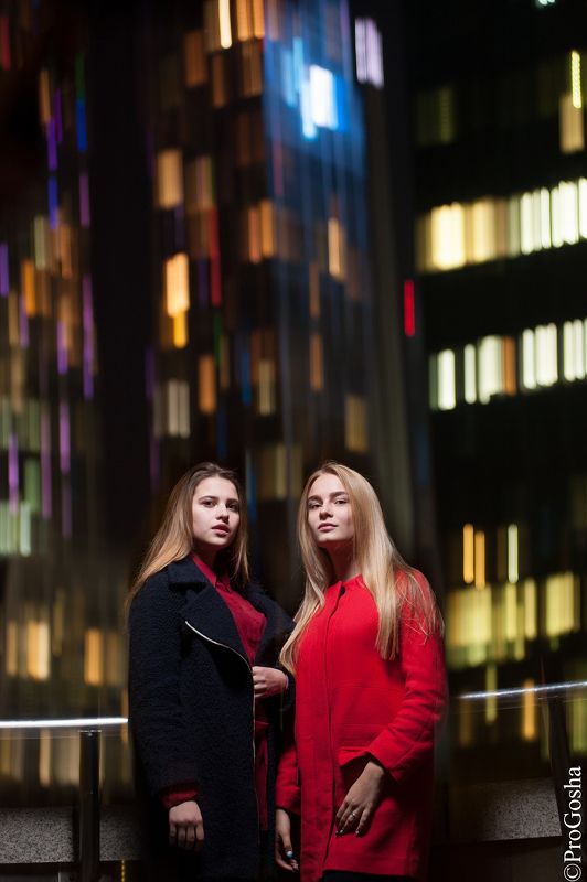 Фотосессия на улице, съемка с проводкой Две подругиphoto preview