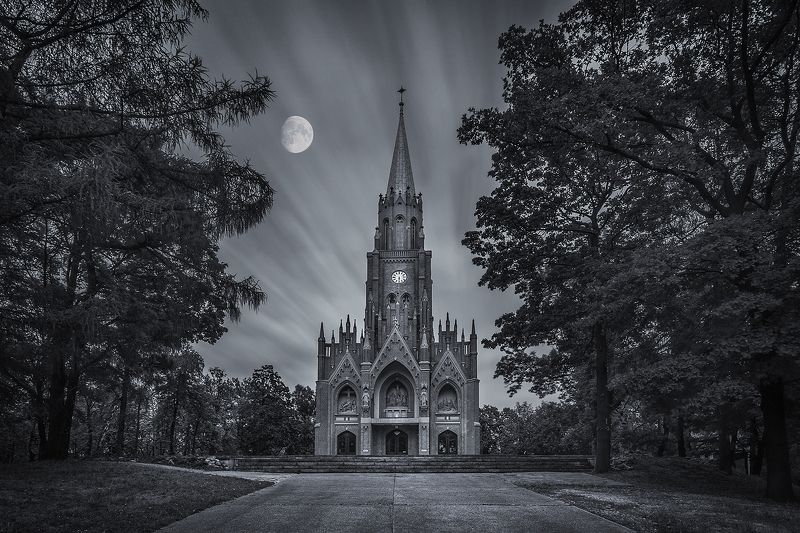 long exposure, city, Poland, church, historical, place, moon, clouds, Piekary Śląskie, basilica, pilgrimage The church in Piekary Śląskie, a place of religious worship and the purpose of many pilgrimages.photo preview