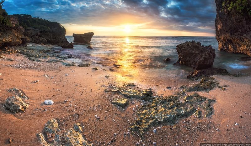 Улувату, пляж Бингин, 17 часов 51 минута...photo preview