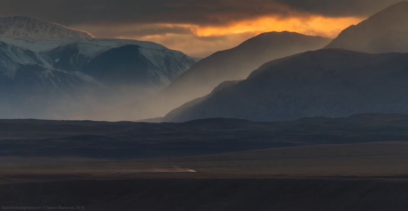 алтай, сибирь, чуйская степь Наедине с горамиphoto preview