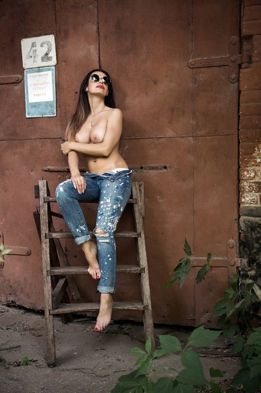 фото , цвет , девушка , гламур , грудь , склад , джинсы , лето ***photo preview