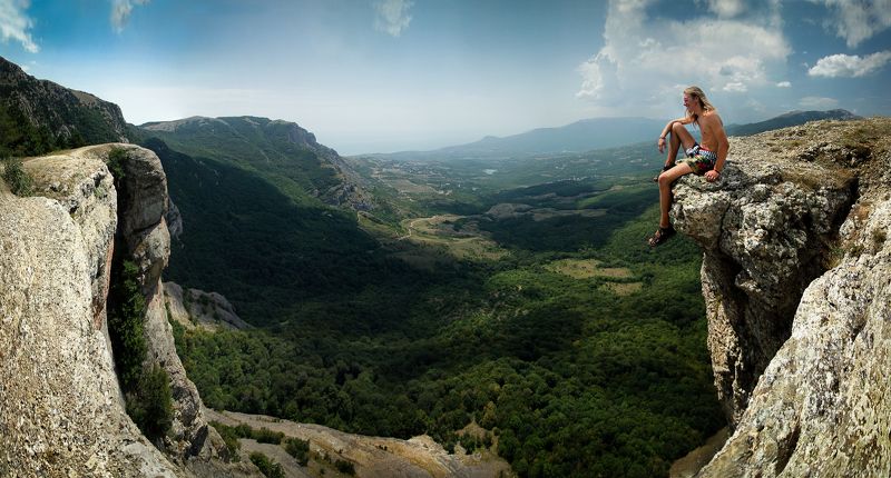 Крым, скалы вид со скалы Козырёк на долинуphoto preview