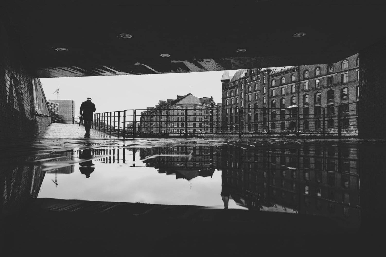 bridge man people street urban rain reflecion puddle umbrella, Alexander Sch&ouml;nberg