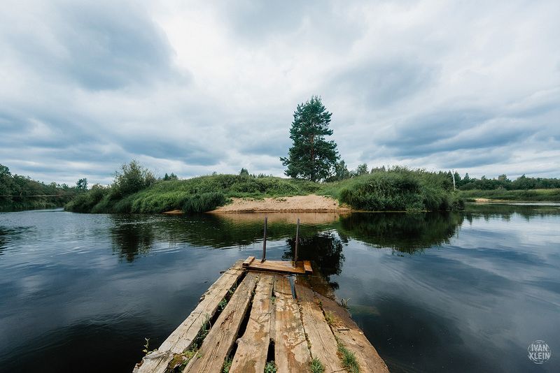 пейзаж,река,озеро,вода,природа,отражение,лес,деревья,вода,лето,день,путешествие,дерево,пирс,деревянный,сосна, деревня Деревянный пирсphoto preview