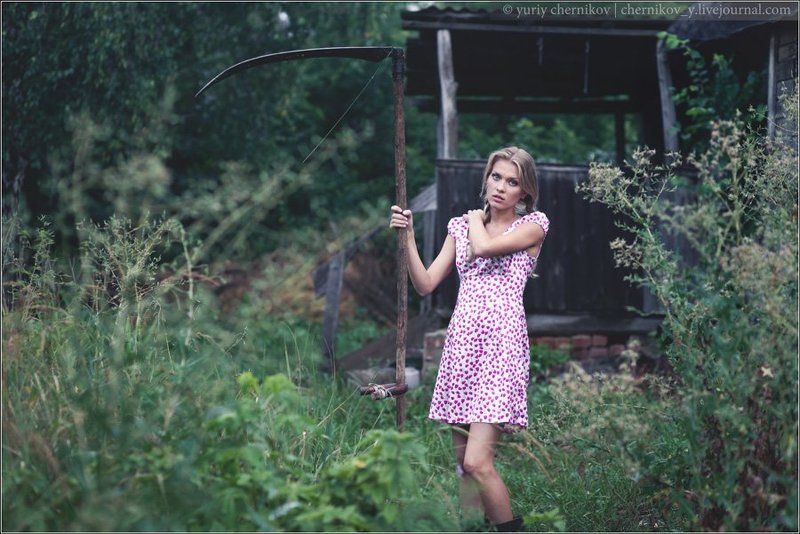 модель, лето, трава, деревня Villagephoto preview