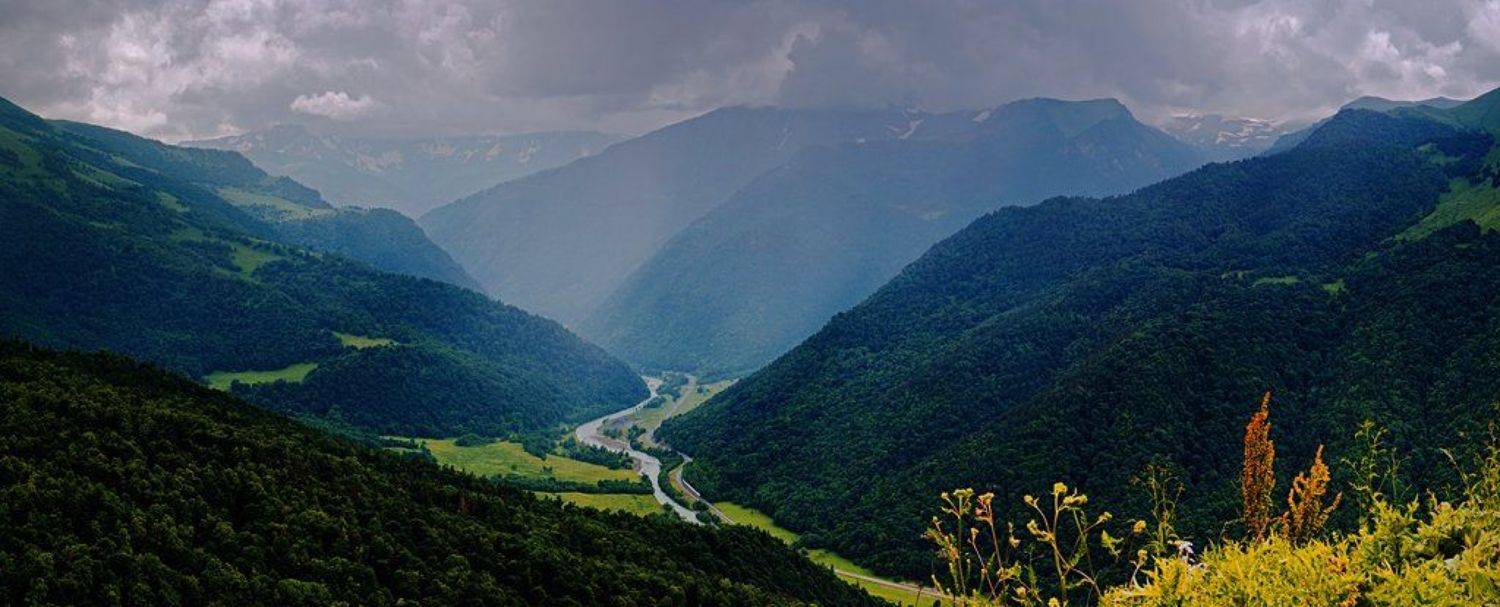 Долина реки Большой Зеленчук перед дождем. Автор: Вадим Поддубный , Вадим Поддубный