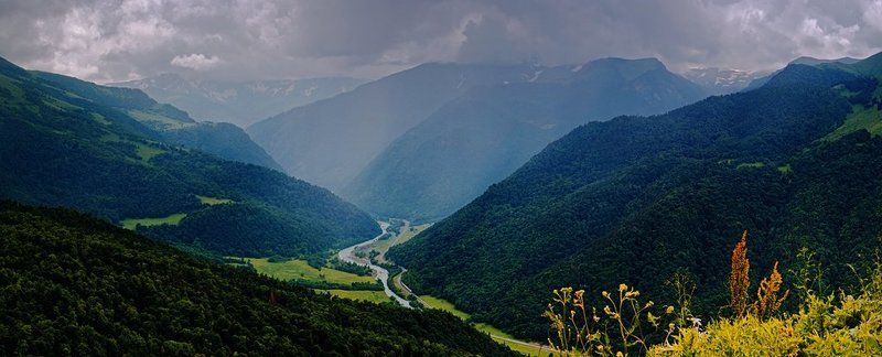 Долина реки Большой Зеленчук перед дождемphoto preview