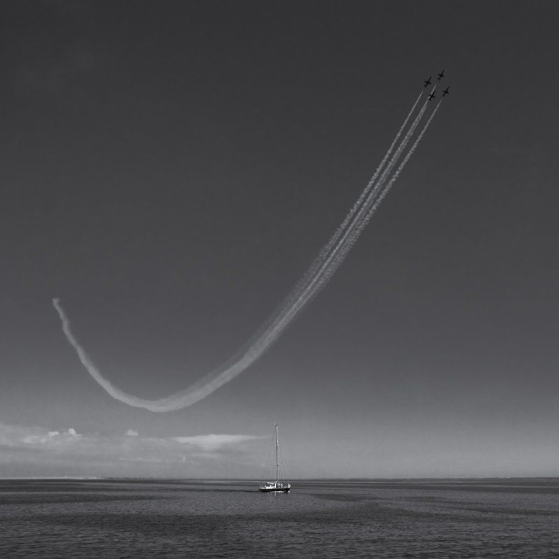 яхта, , , самолет, , , след, , , небо, , , море ***photo preview