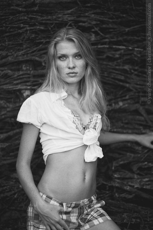 модель, лето, деревня, портрет Простой портретphoto preview