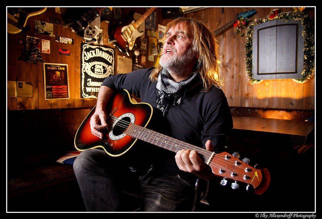 Andy's Imagine. Автор: Ilko Allexandroff guitar, portrait, filter, strobist, gel, canon, umbrella, flash, Ilko Allexandroff