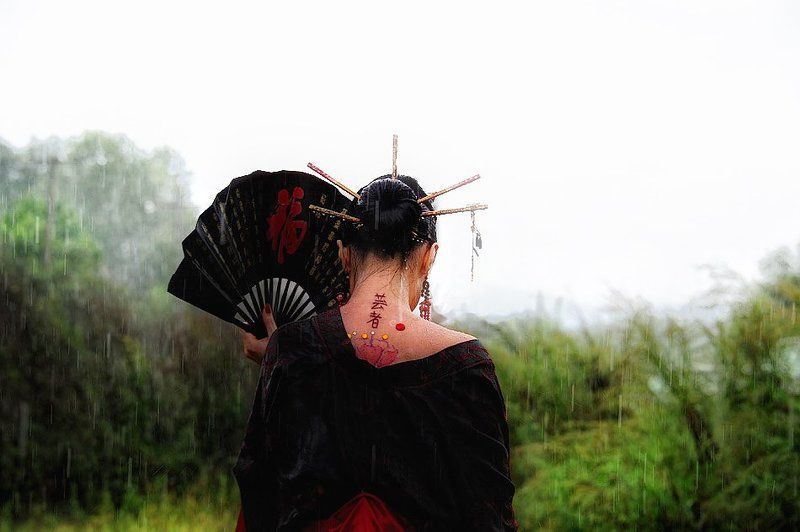 Дождливая гейшаphoto preview