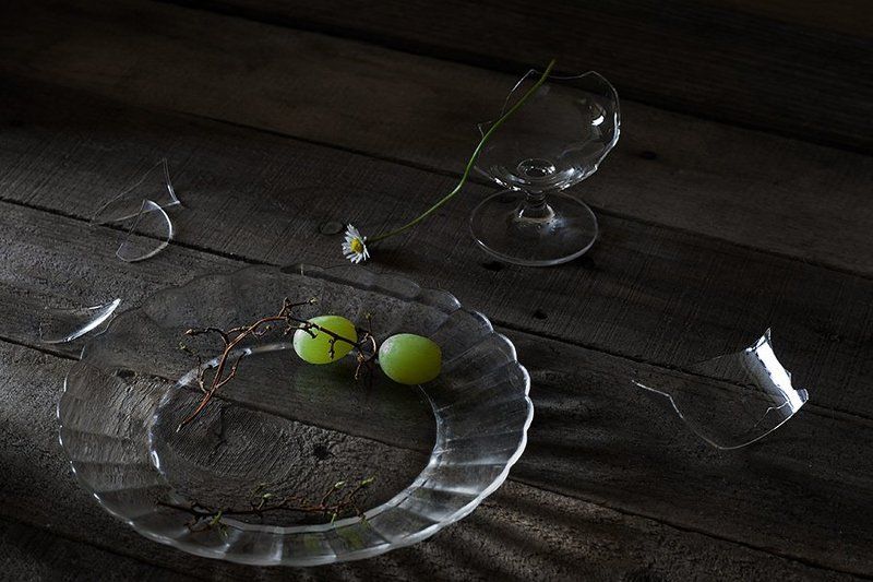 депресия, виноград, стекло, рюмка, ромашка, маргаритка, тарелка Депрессияphoto preview