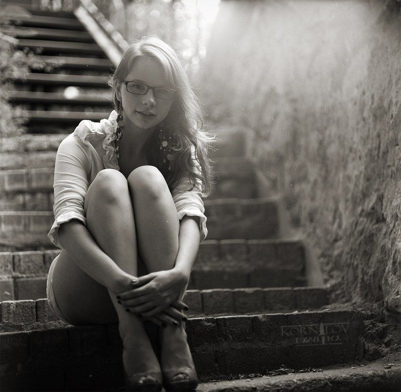 юля, шевченко, лестница, старый, город, средний, формат, плёнка, пленка, киев, 88, 6x6, сф, portra, фотосайт, северные, земли, дмитрий, корнилов, владивосток on the stairsphoto preview