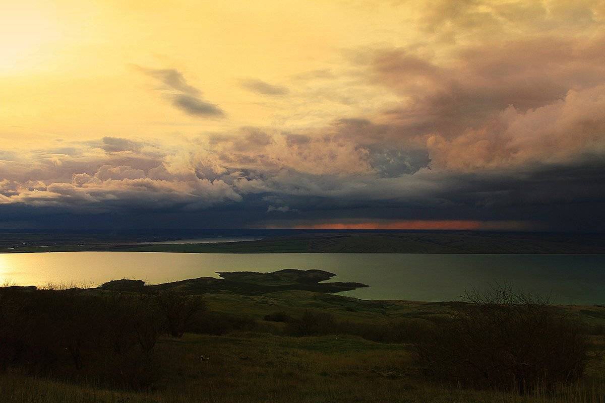 Вечер. Автор: Михаил Пилипенко , Михаил Пилипенко