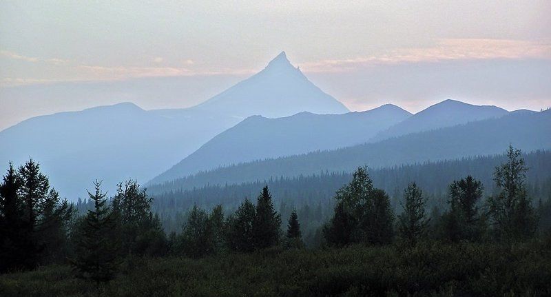 приполярный урал, пик урал, Далеко в туманной дымке... фото превью