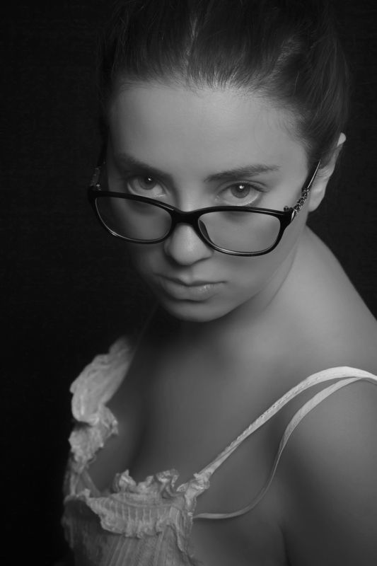 люди , портрет студия , студийный свет ,, чернобелоле фото Нараphoto preview