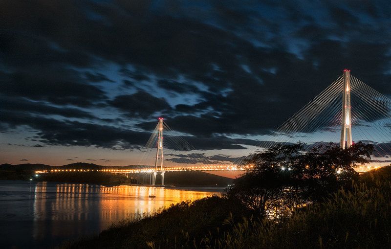 Мост о. Русский, Владивосток, Приморский край, мост на остров русский, Владивосток Соединяла ночь огнями берегаphoto preview