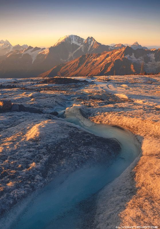 Рассветный Вид на Донгуз-Орун 4454м и ледник Семерка фото превью