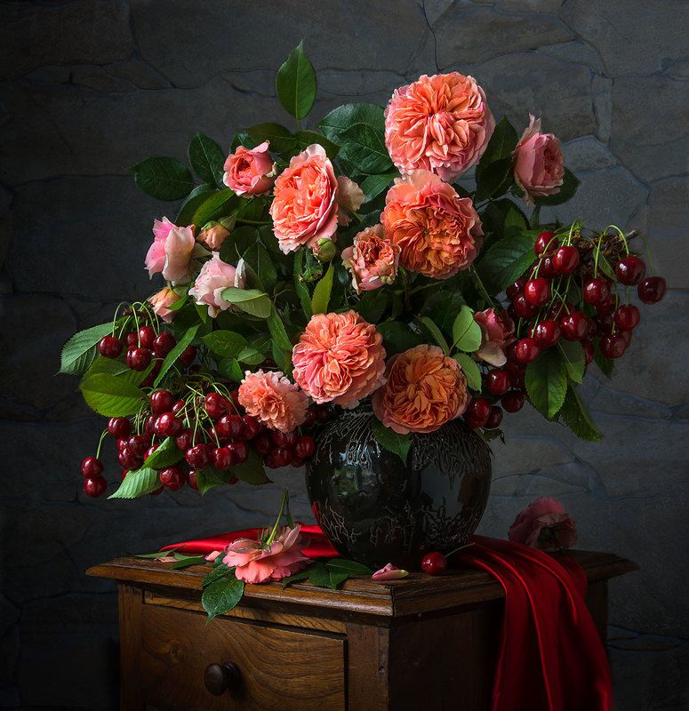 красивый натюрморт с розами и черешней,художественное фото,искусство,садовые цветы. Щедрое лето.photo preview