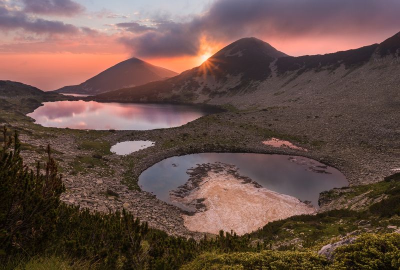 #pyramids #snow #lakes #bulgaria #pirin_mountains #sunrise #clouds Пирамиды, снег и озераphoto preview
