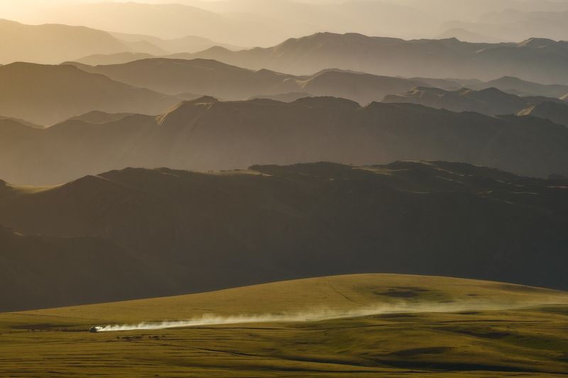 киргизия, кыргызстан, средняя азия, горы, каньон, скалы, пейзаж, лето, ущелье, пастбище, рассвет, утро, юрта Юрта на паровом ходу)photo preview