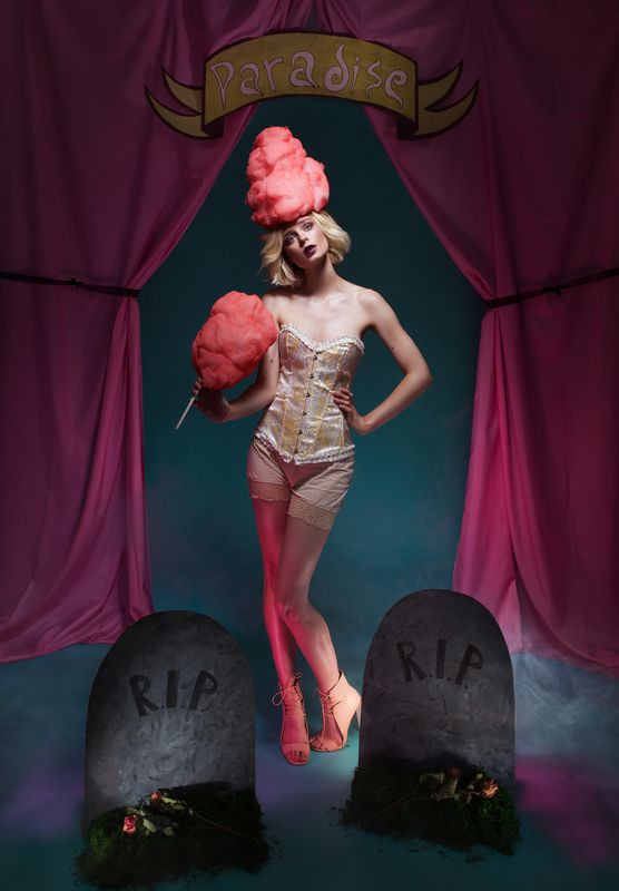 рай, розовый парик, сказка, волшебство, мистика, мрачный, кладбище, скелет, фэшн Мрачный райphoto preview