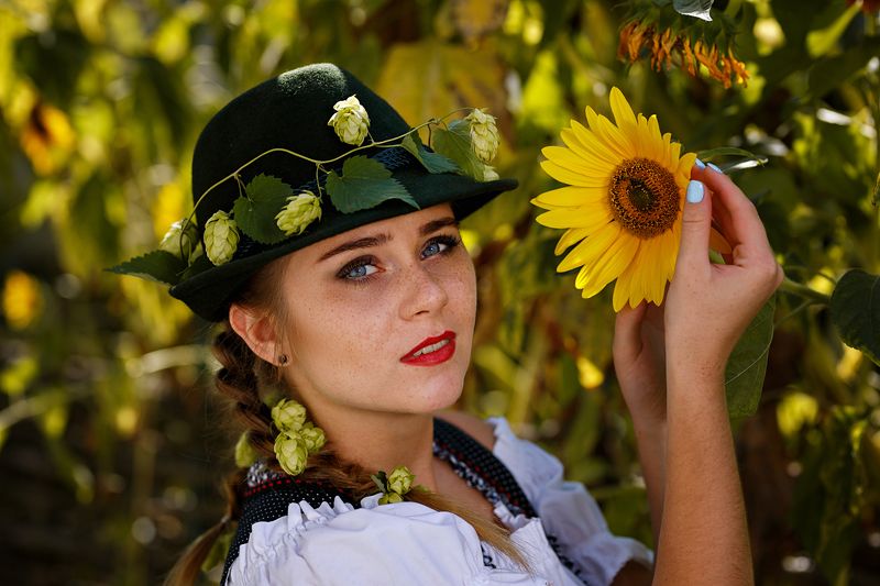 girl, hops, bavaria, tradition, national, sunflower, germany, beer, actress, theatre sunflowerphoto preview