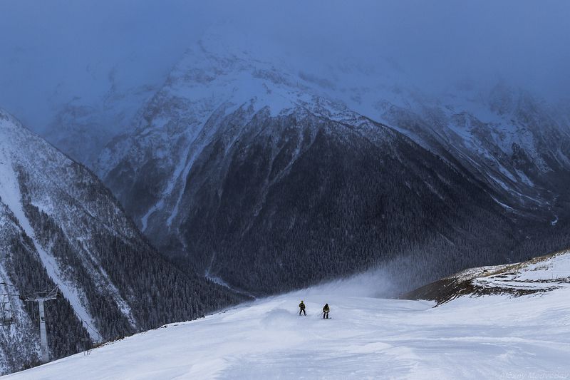 кавказ, домбай, зима, ночь, снег, ущелье, горы, Джугутурлучат, полнолуние Вечерний спускphoto preview