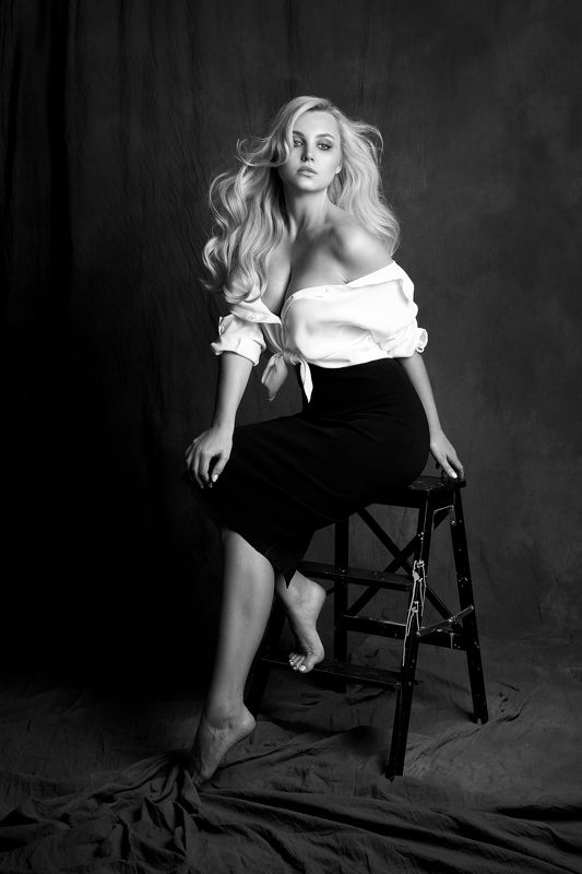 портрет, девушка, portrait, girl, eyes, beauty, low key, b&w, ч/б Аняphoto preview