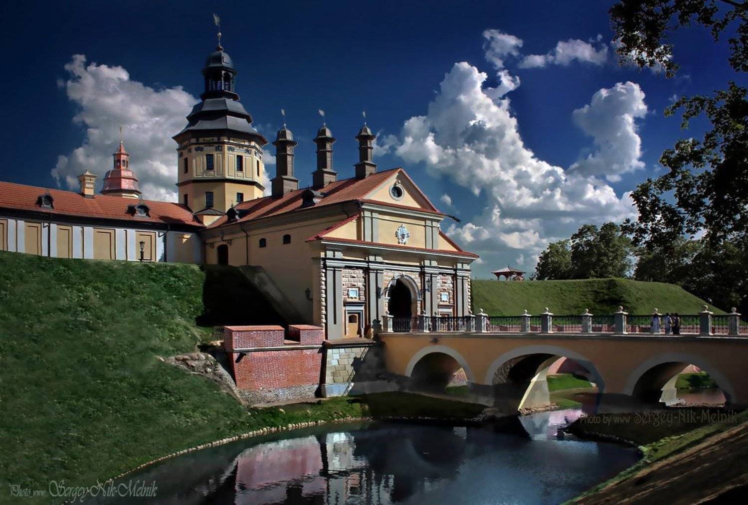 Яркий солнечный денёк в Несвиже. Автор: Melnik-oy Serg-N- беларусь, несвиж, замок, дворец, архитектура, Melnik-oy Serg-N-