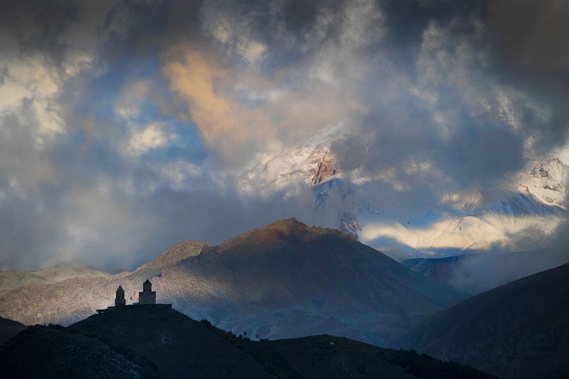 Гергетская церковь и облачный Казбекphoto preview