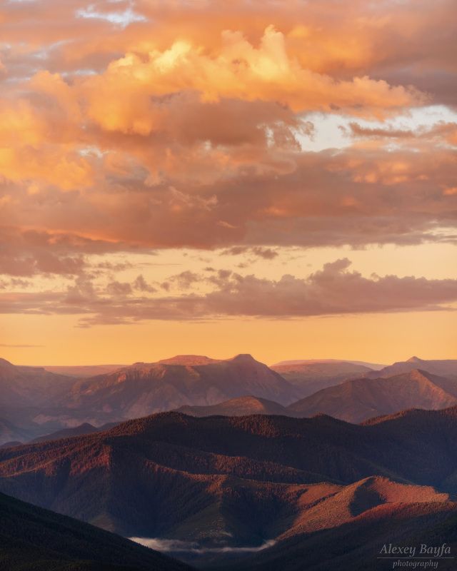 горы, пейзаж, природа, лето, рассвет, лес, облака, утро Утро в горной стране Хамар-Дабанphoto preview