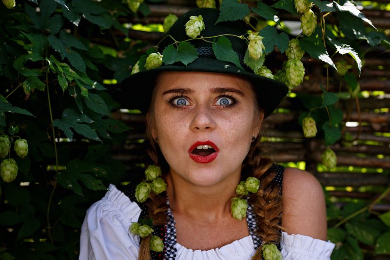 girl, hops, bavaria, tradition, national, sunflower, germany, beer, actress, theatre Vraiment?!photo preview