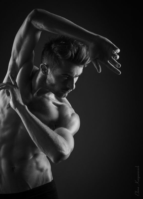 мужской портрет, низкий ключ, чб photo preview