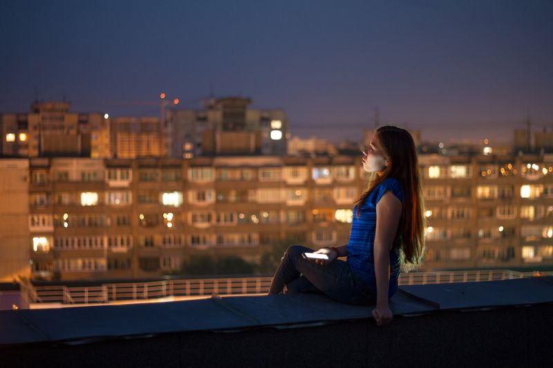 люди человек крыша ночь руфер В ожиданииphoto preview