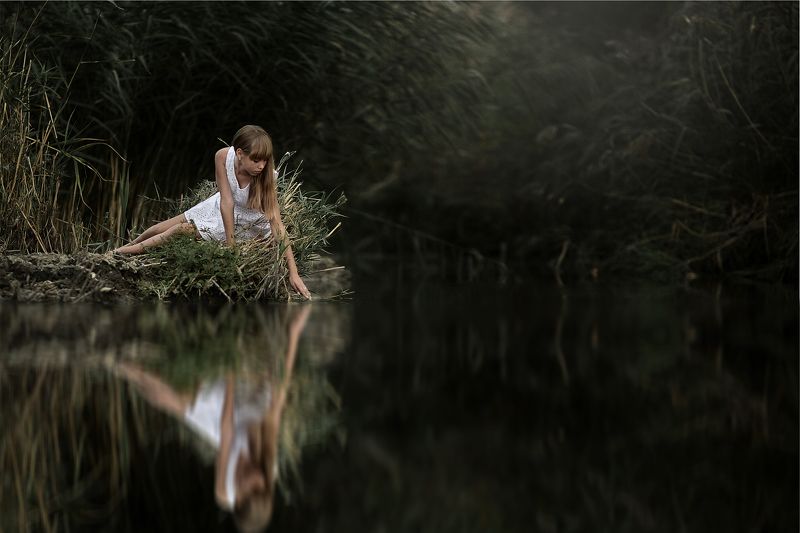 вода, отражение, река, камыши, дети, портрет на воде, дети в кадре,  На озереphoto preview