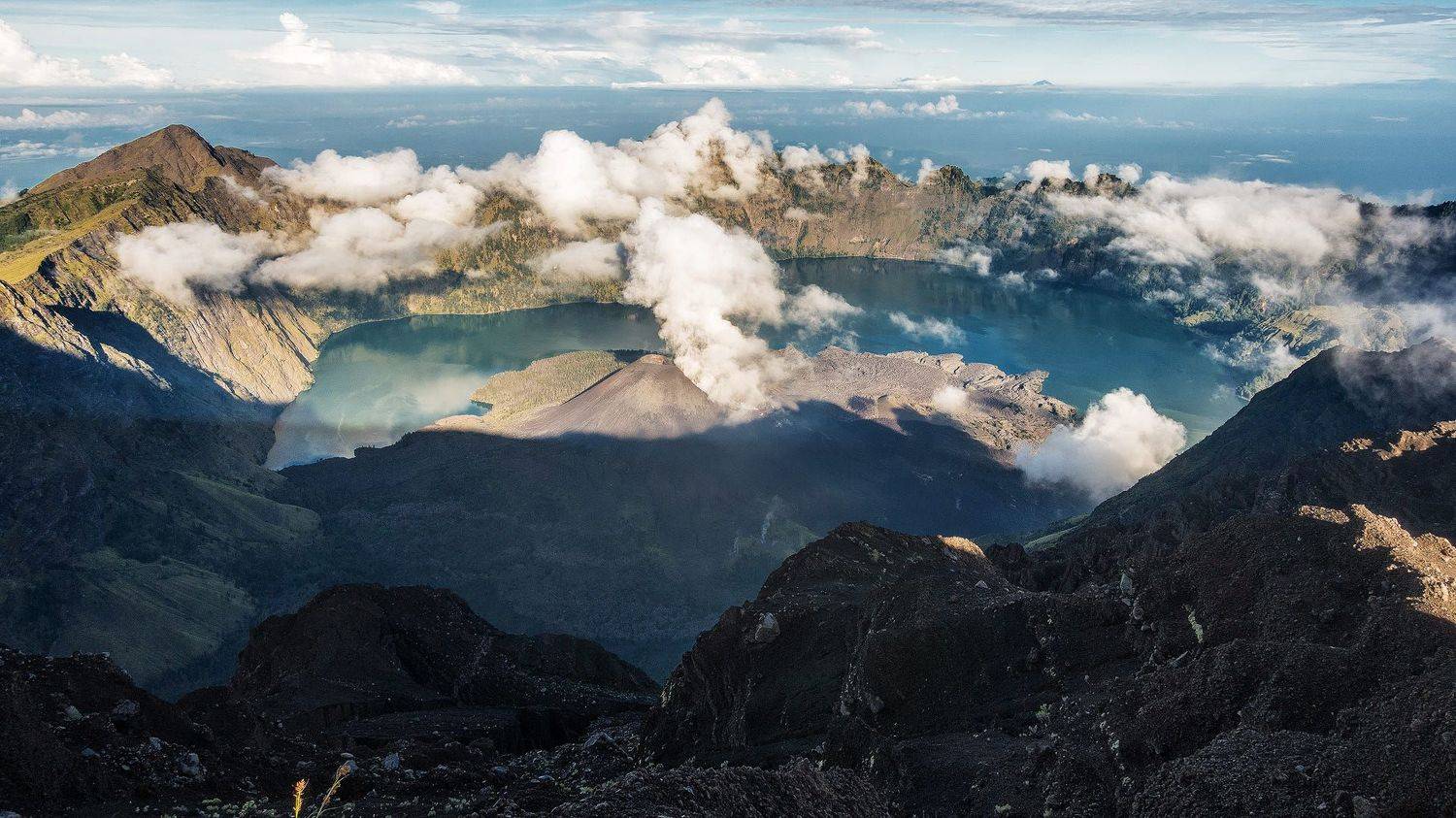 Volcano inside the volcano. Автор: Christian Scheiffele , Christian Scheiffele