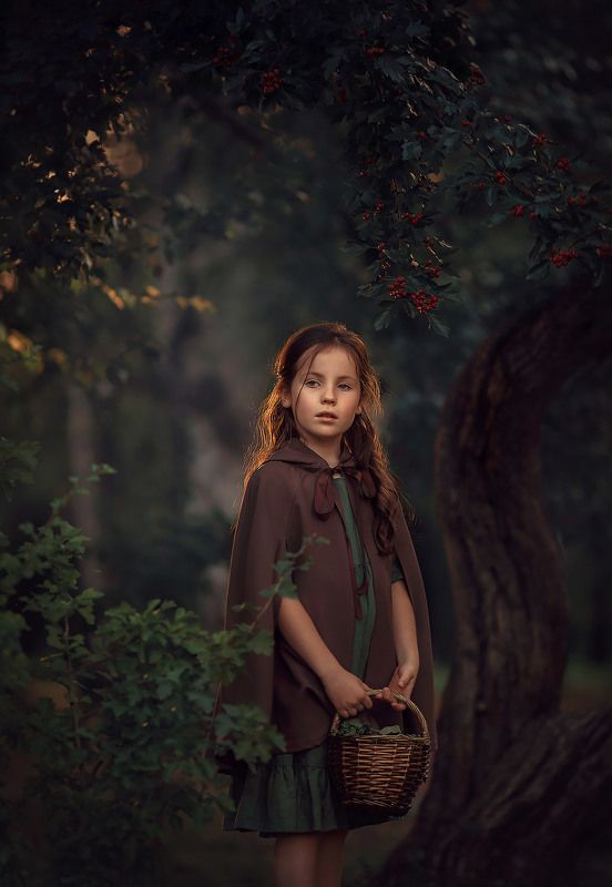 девушка, портретная фотосессия, фотосессия на природе, девочка, лес, girl, fall, autumn, forest, berry,green В лесуphoto preview