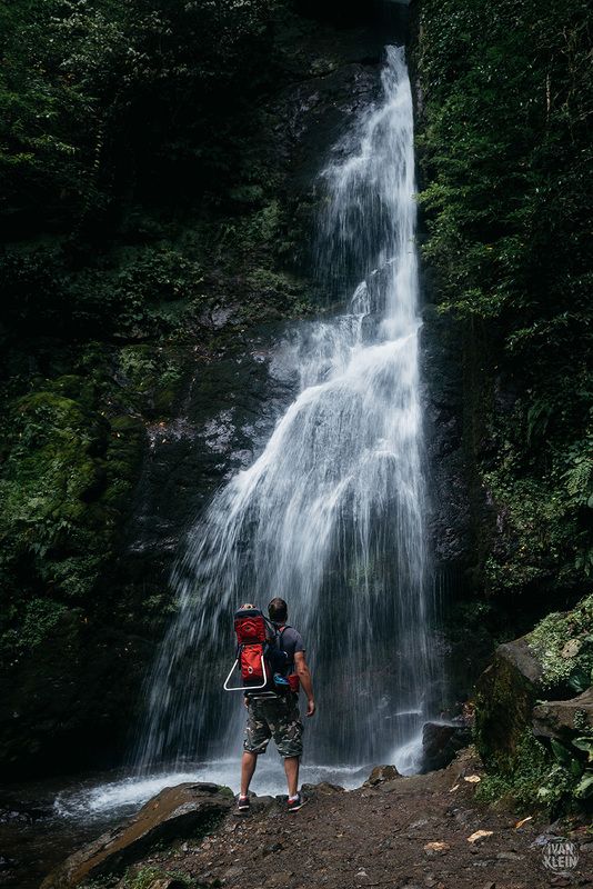 водопад,туризм,турист,рюкзак,вода,река,горы,путешествие,грузия,природа,озеро,парк,осень, У Водопадаphoto preview