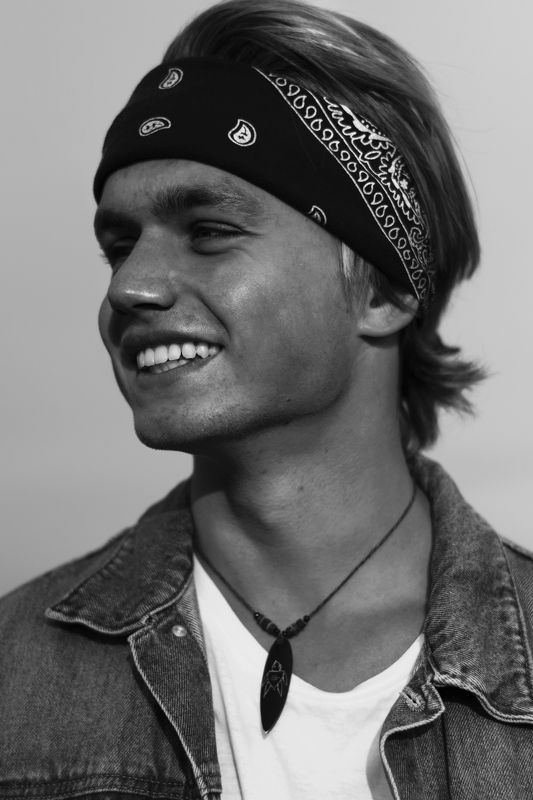 male man men portrait jeand neckles hair Karolphoto preview