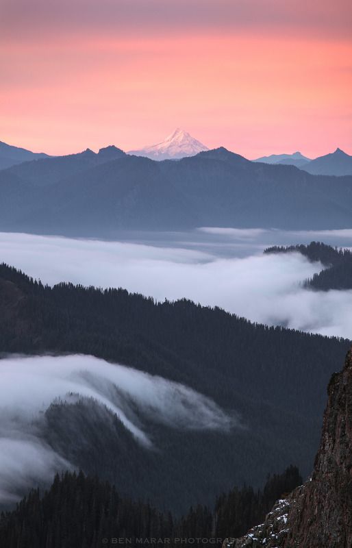 Sunrise over Cascadesphoto preview