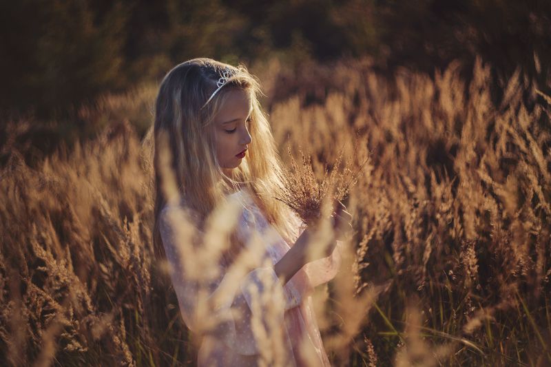 gilr, west, grass, princess, Westphoto preview