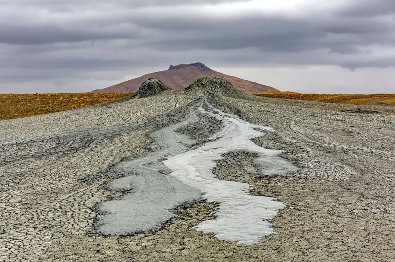 Вулканы в октябре .поселок Змеинный . Азербайджанphoto preview