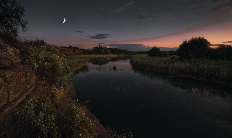 И только всплеск весла нарушит тишину...photo preview